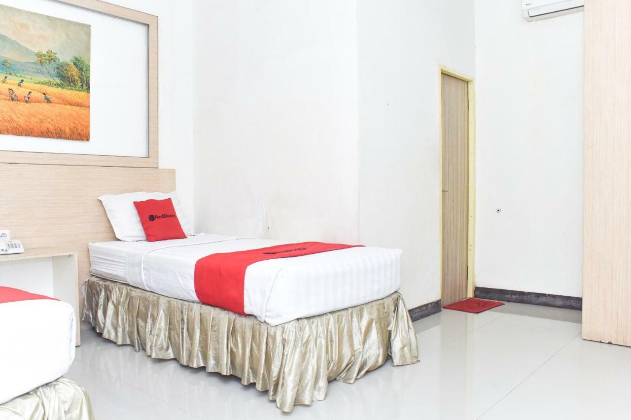 Reddoorz Plus Near Sultan Hasanuddin Airport Makassar Eksteriør billede