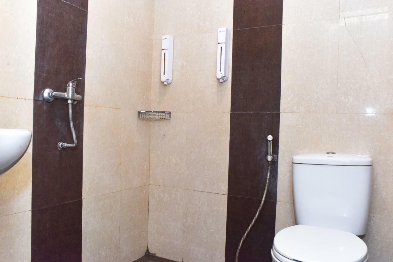 Reddoorz Plus Near Sultan Hasanuddin Airport Makassar Eksteriør billede