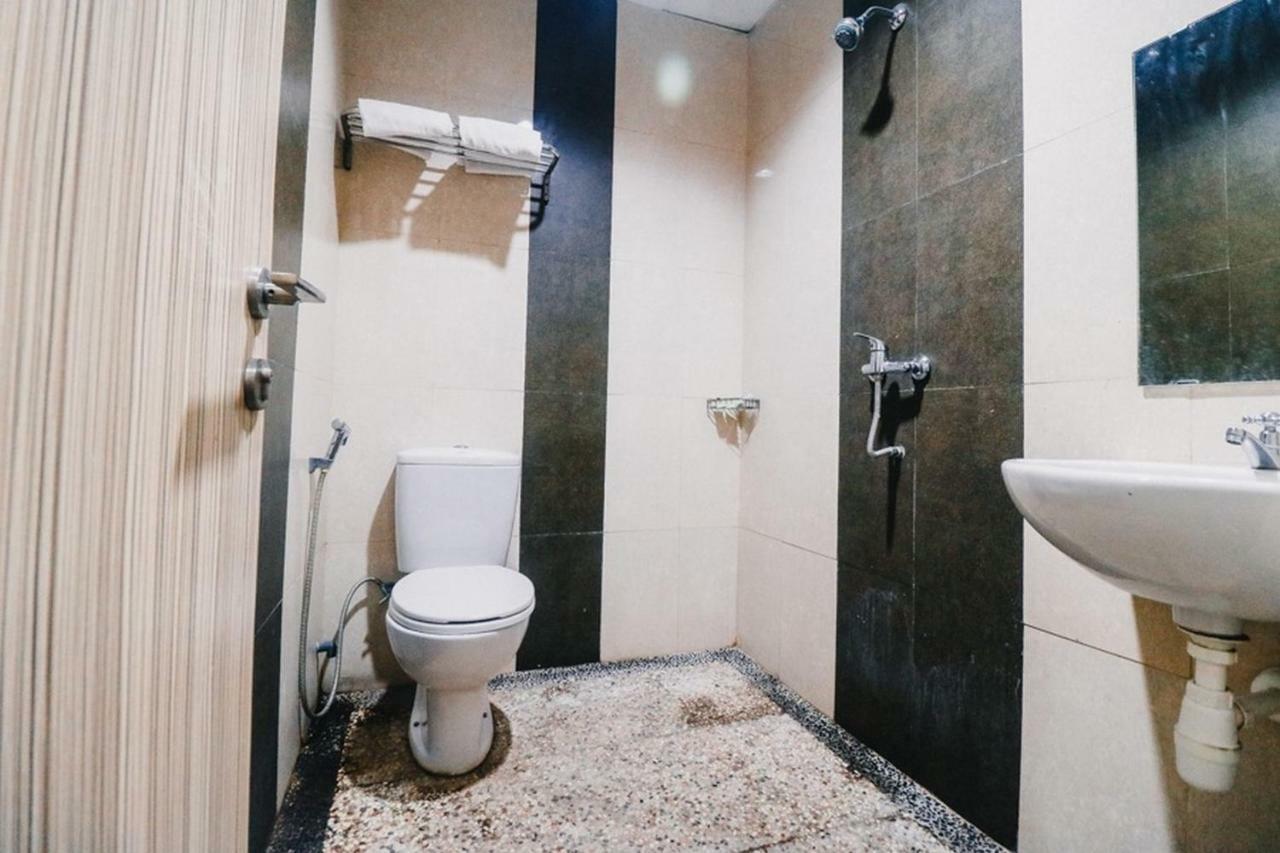 Reddoorz Plus Near Sultan Hasanuddin Airport Makassar Eksteriør billede