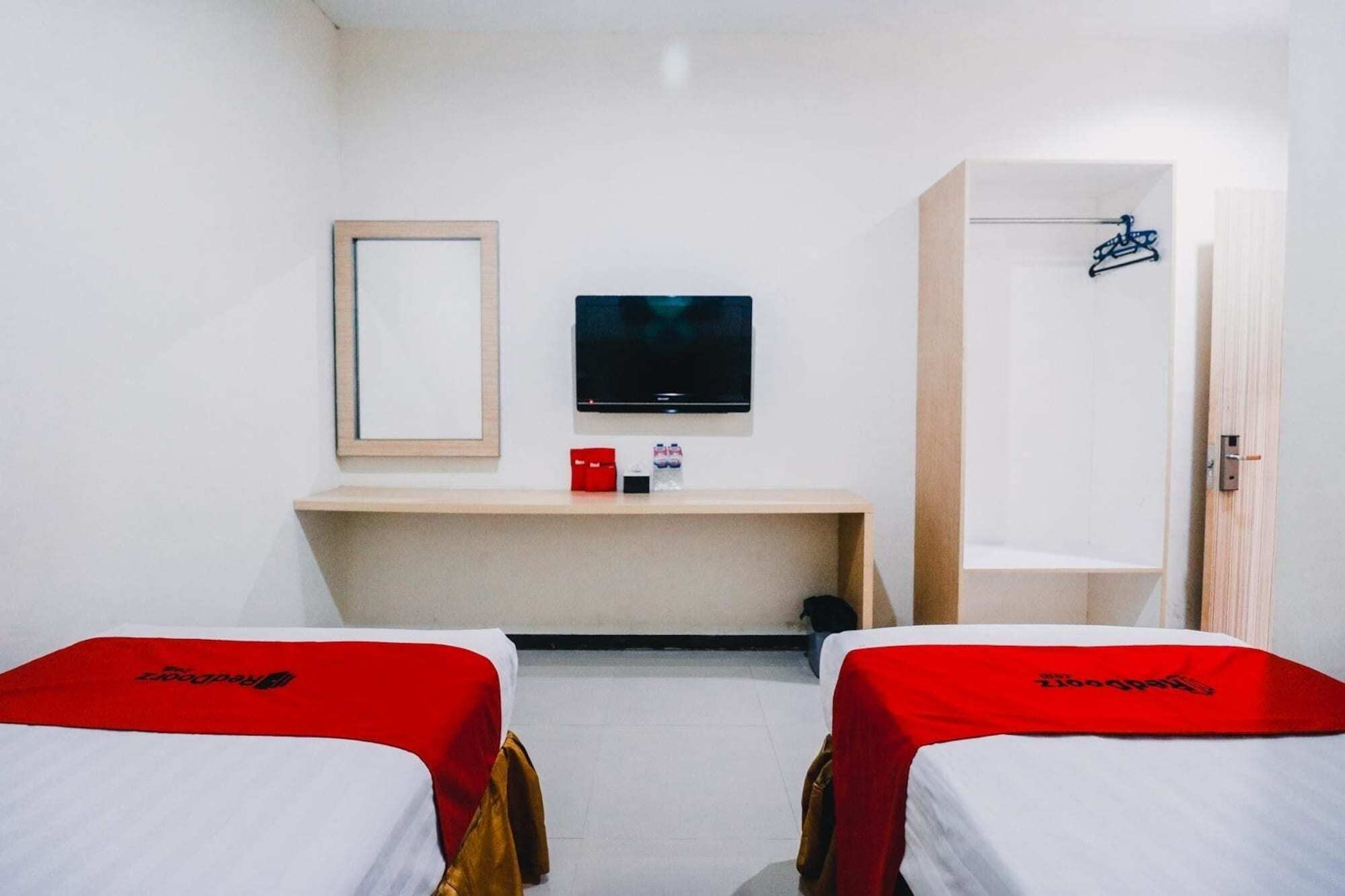 Reddoorz Plus Near Sultan Hasanuddin Airport Makassar Eksteriør billede